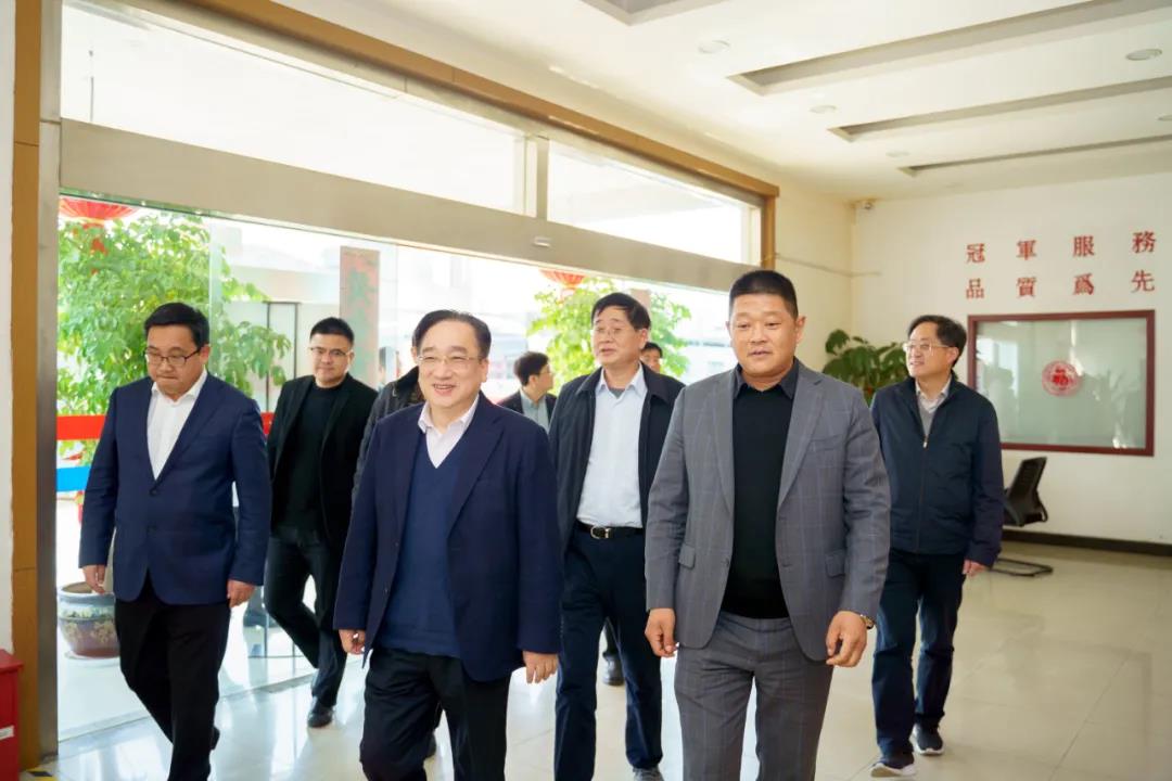蘇州市人大常委會副主任沈國芳一行走訪調研蘇州冠科工業(yè)設備有限公司