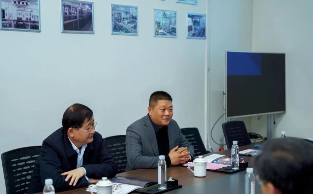 蘇州市人大常委會副主任沈國芳一行走訪調研蘇州冠科工業(yè)設備有限公司